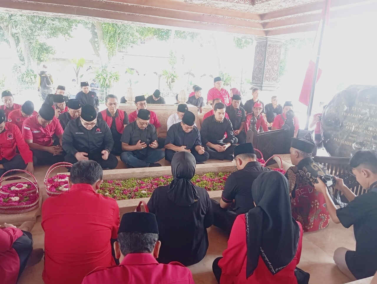 Menseskab Nyekar ke Makam Bung Karno, Perintah Megawati Soekarnoputri