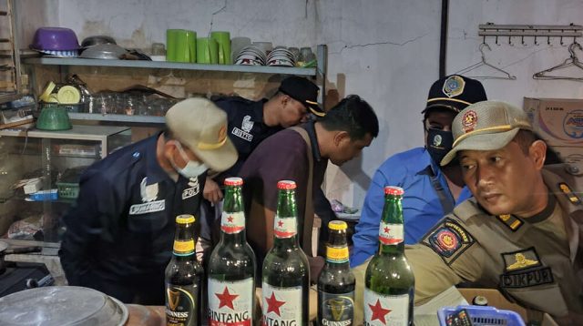 Empat Cafe dan Karaoke Dirazia Satpol PP Tulungagung, Selain Miras, Ada Temuan Lain Yang Mengejutkan