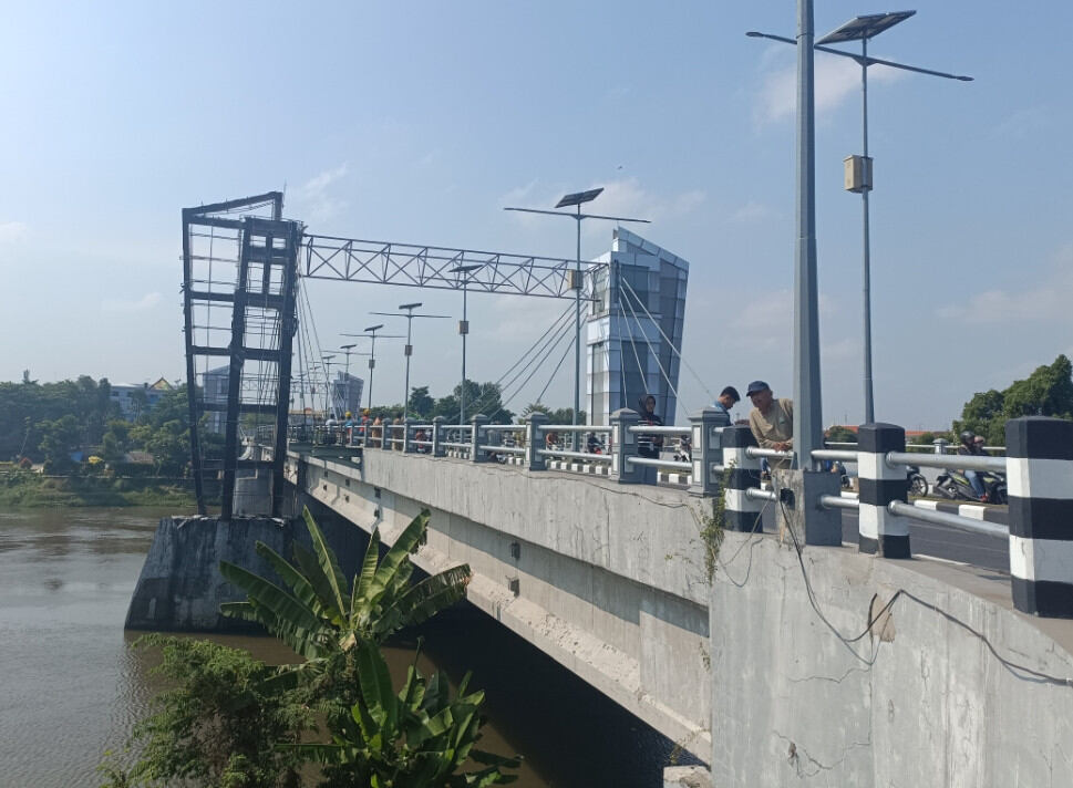 Jembatan Brawijaya Yang Dibangun Dengan Biaya Rp 66 Miliar Terbakar, Penyebabnya Belum Diketahui