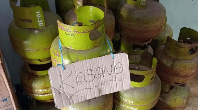 Membeli LPG 3 Kilogram di Kabupaten Kediri Semakin Sulit, Ibu-ibu Mulai Menjerit dan Memasak Terpaksa Diirit
