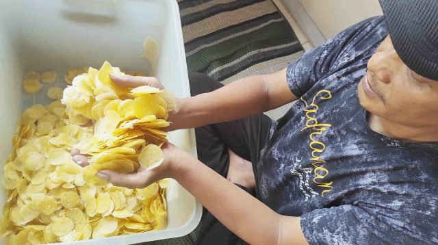 Pionir Jajanan Prigels di Jombang, Ali Susanto Sulap Singkong Jadi Emping Renyah dan Getuk Goreng