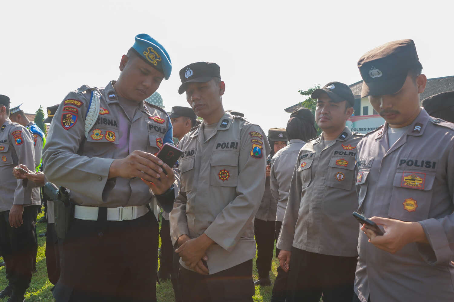 Antisipasi Judi Online, Sipropam Polres Jombang Mendadak Cek HP Anggota