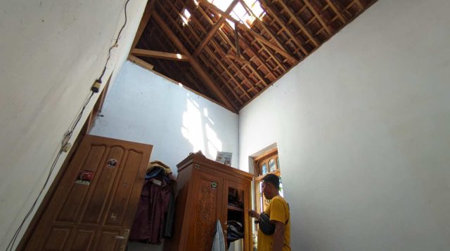Tertimpa “Bom” Balon Udara, Rumah Warga Desa Dadapan Ponorogo Hancur
