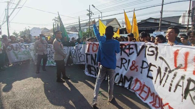 Mahasiswa Gelar Aksi Tolak Revisi UU TNI, Polri, dan Penyiaran