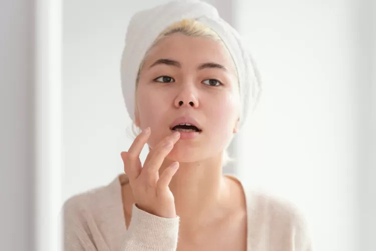 8 Tips Mencerahkan Bibir Gelap Akibat Kebiasaan Merokok Yang Ampuh dan Aman