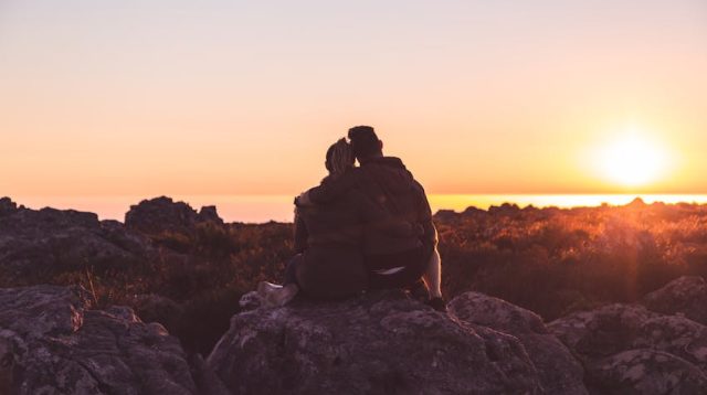 Cara Memulai Deep Talk yang Efektif Dengan Pacar Untuk Menjaga Hubungan Asmara