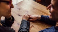 10 Tips Melakukan Deep Talk Dengan Pacar Untuk Meningkatkan Kepercayaan Antar Pasangan