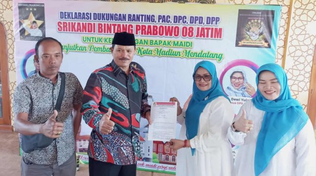 Resmi Dukung Petahana Kota Madiun, Relawan Penurun Baliho Dipecat