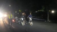 Patroli Kawasan SLG, Jajaran Polsek Ngasem Amankan Miras dan Motor