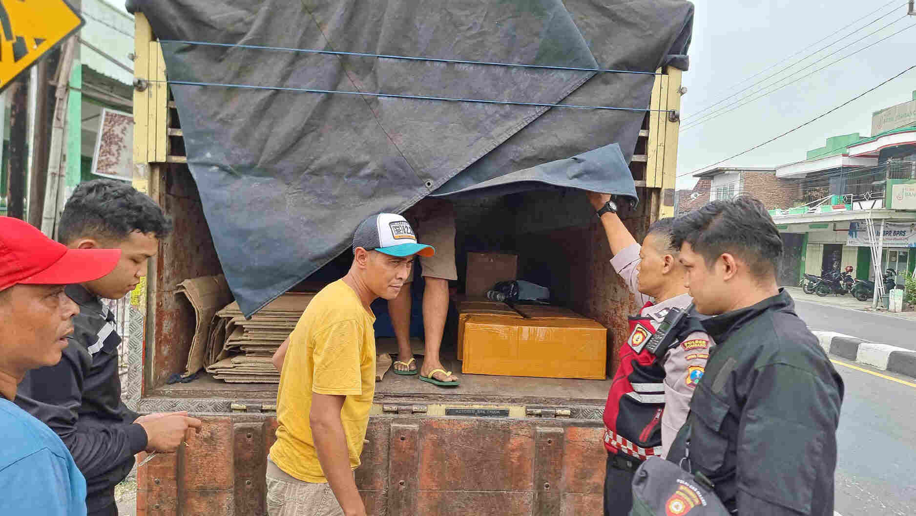 Ratusan Botol Arak Bali, Gagal Masuk Kota Santri Jombang
