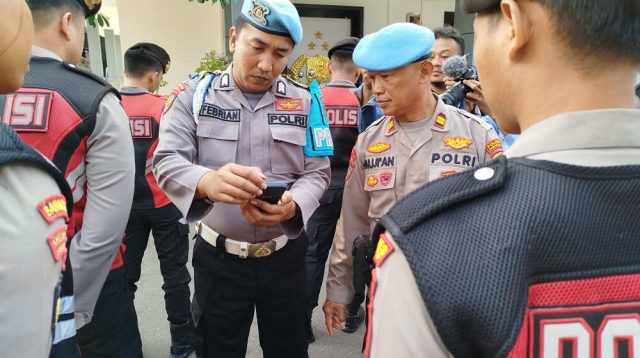 Antisipasi Judi Online, Propam Polres Ponorogo Sidak Handphone Personel Seusai Apel