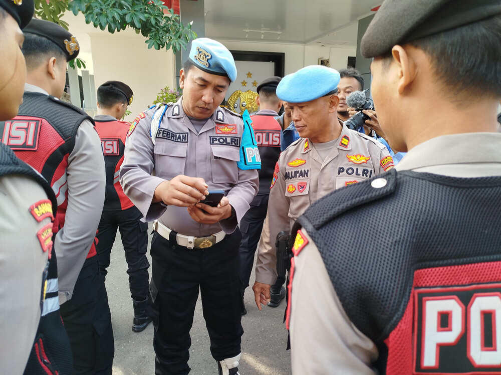 Antisipasi Judi Online, Propam Polres Ponorogo Sidak Handphone Personel Seusai Apel