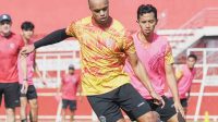 Jamu Dewa United, Singo Edan Incar Tiga Poin