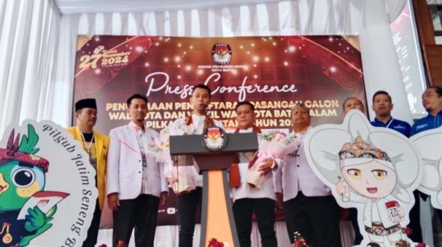 Dikawal Ribuan Relawan GuRu, Mas Gum dan H Rudi Jadi Pendaftar Pertama di KPU Kota Batu