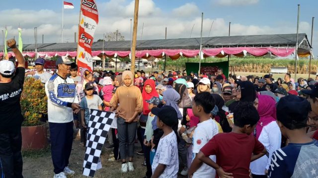 Peringati HUT ke-79 Kemerdekaan RI, Warga Desa Janti Kabupaten Kediri Mlaku Bareng Taat Pajak PBB