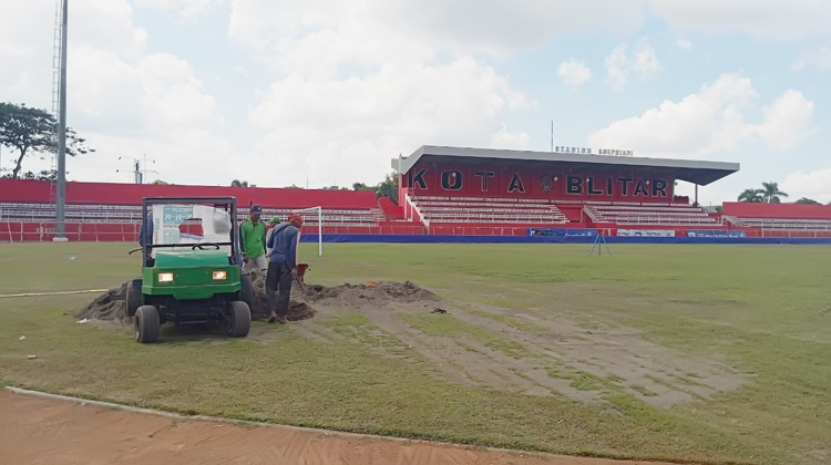 General Manager Arema FC Apresiasi Percepatan Perbaikan Lapangan Stadion Supriyadi