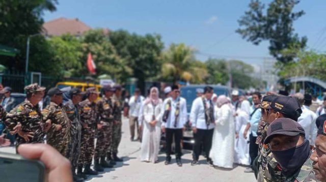 Pasangan Muhibbin - Aushaf Daftar Cabup dan Bacabup ke KPU Nganjuk, Diawali Istighosah di Monumen Dr Soetomo