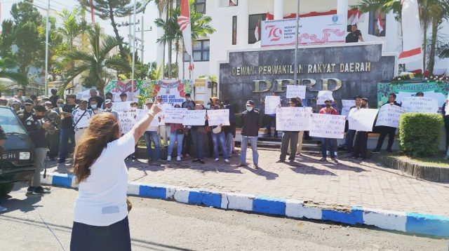 Hutang Rp 100 M untuk PJU Ditolak, Masyarakat Demo di DPRD Kabupaten Ponorogo