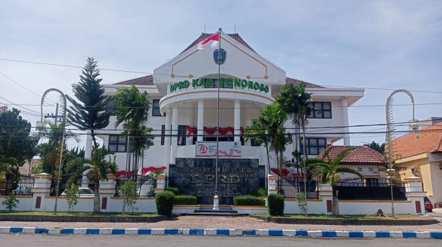 Pin Emas Diganti Pin Kuningan di Pelantikan Legislator Ponorogo, Ini Penjelasan Sekwan Ponorogo 