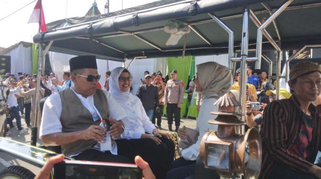 Daftar di Hari Terakhir, Mak Rini Menumpang Delman Menuju KPU