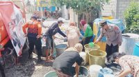 Sembilan Desa di Kabupaten Tulungagung Kekeringan, Polres Tulungagung Kirim 100 Truk Tangki Air Bersih