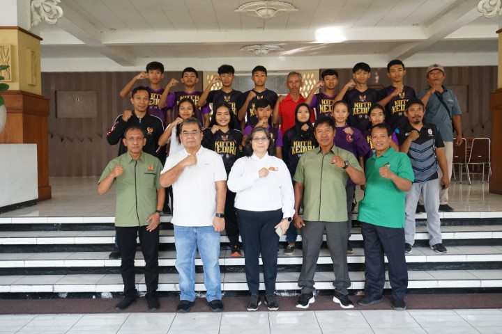 Berangkatkan Atlet Sepeda Kota Kediri