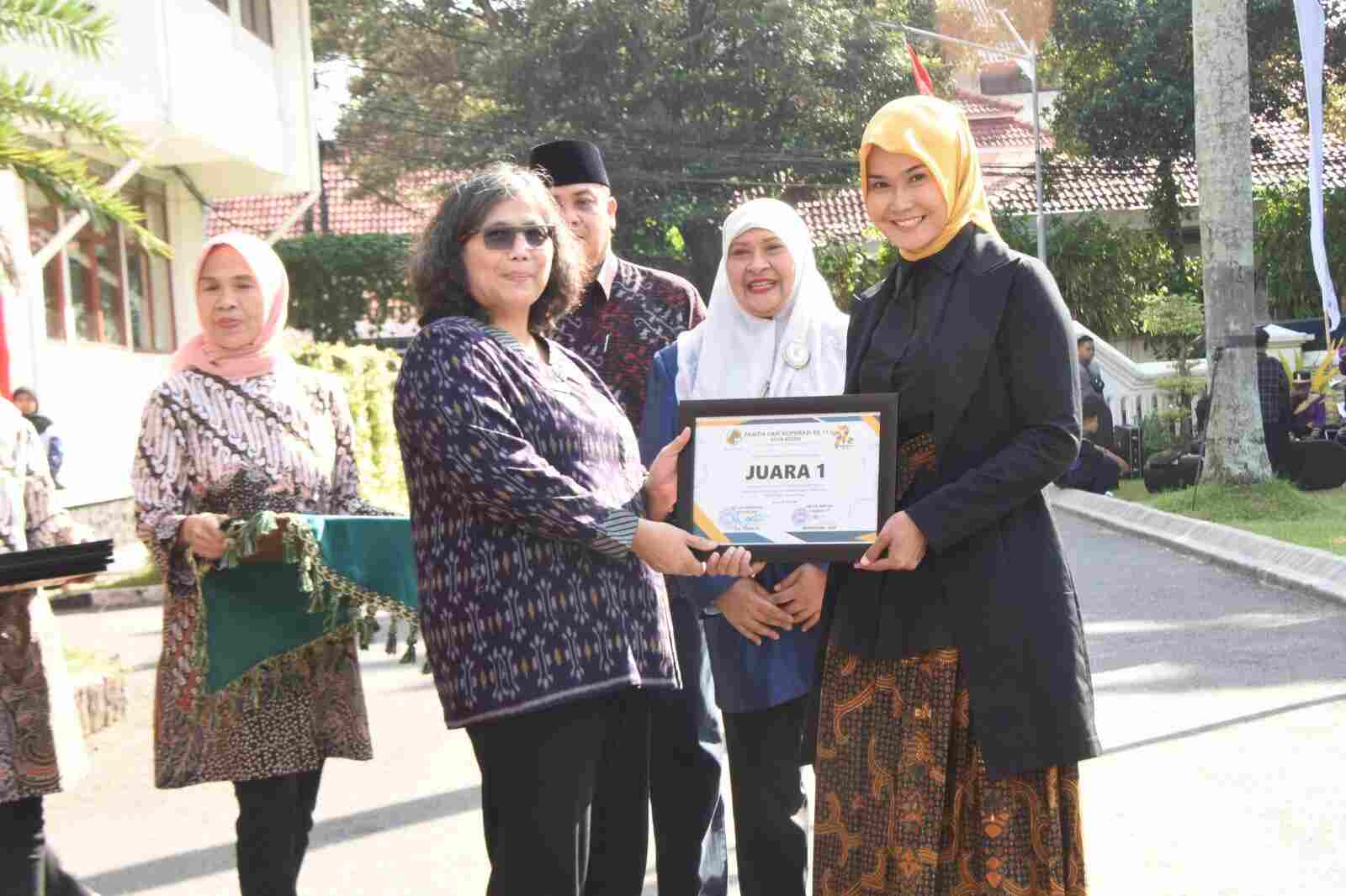 Jadi Inspektur Upacara Hari Koperasi Nasional Ke-77 Kota Kediri, Pj Walikota Zanariah: Wujudkan Ekosistem Konsolidasi, Akselerasi, dan Eskalasi Ekonomi Mikro dan Kecil