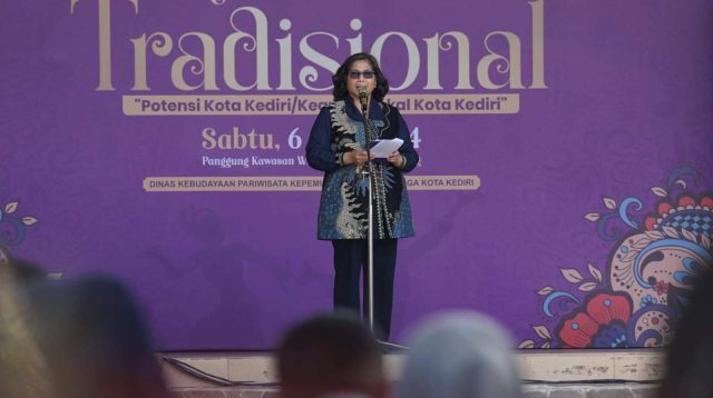 Pj Wali Kota Kediri Zanariah Buka Festival Tari Kreasi Tradisional, Harapkan Menjadi Wadah Pelestarian Seni Budaya Tradisional