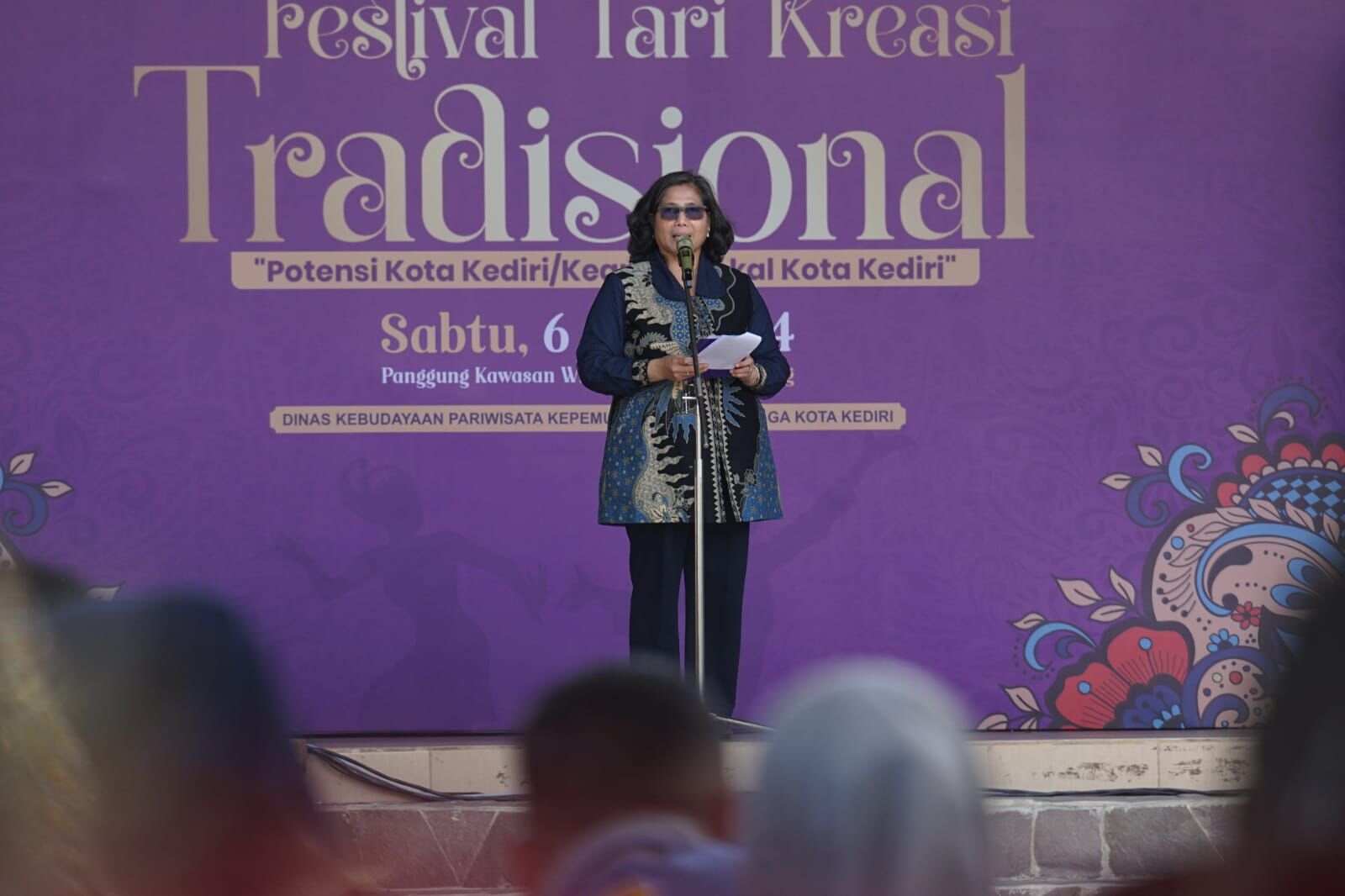 Pj Wali Kota Kediri Zanariah Buka Festival Tari Kreasi Tradisional, Harapkan Menjadi Wadah Pelestarian Seni Budaya Tradisional