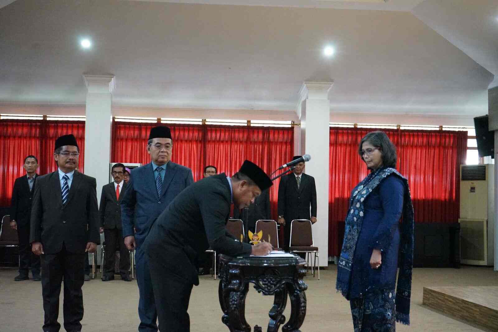 Pj Wali Kota Kediri Lantik 2 Pejabat Pimpinan Tinggi Pratama dan 16 Pejabat Fungsional Pemerintah Kota Kediri 