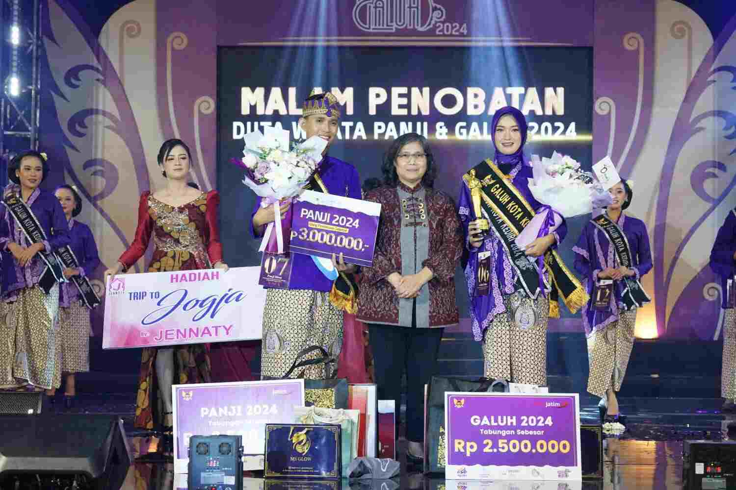 Malam Penobatan Panji Galuh Kota Kediri 2024, Pj Walikota Zanariah: Panji Galuh Harus Cerdas, Punya Prestasi, dan Inovasi
