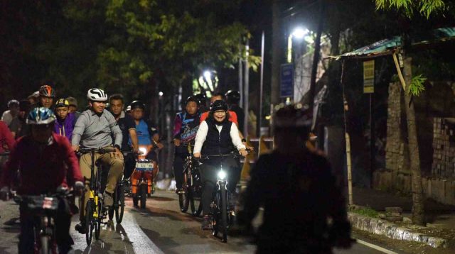 Pj Walikota Zanariah Gowes Bareng Kapolres dan Masyarakat Kediri Night Ride