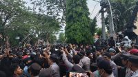 unjuk rasa kawal putusan MK Kota Kediri ricuh