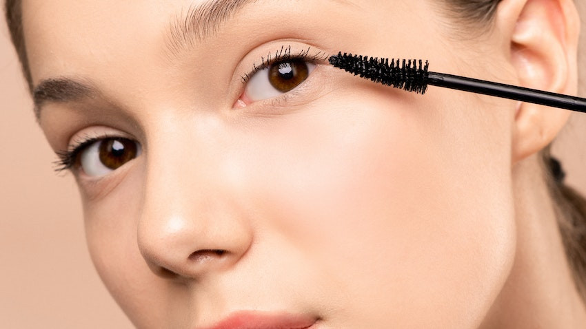 12 Teknik Makeup untuk Bepergian, Persiapkan Hal Ini Agar Tidak Ganggu Perjalanan Anda!