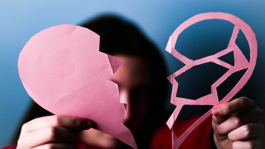 Dinamika Emosional Terlibat dalam Situasi Cinta Tak Terbalas, Cek Menurut Lensa Psikologinya Yuk?!