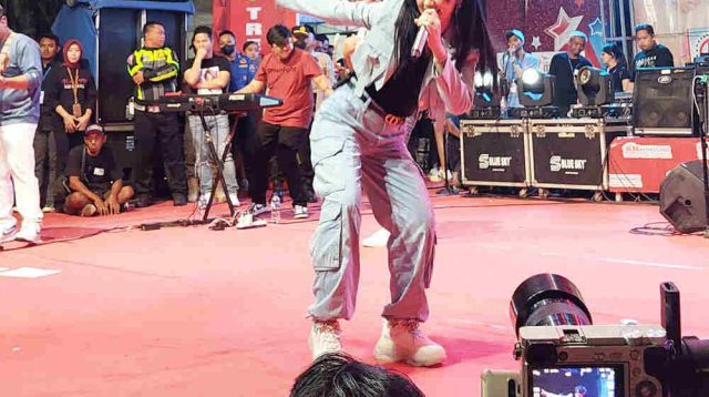 Konser Happy Asmara Hari Jadi Trenggalek ‘Ambyar’, Polisi Lepaskan Tembakan Peringatan, 11 Oknum Pendekar Diamankan