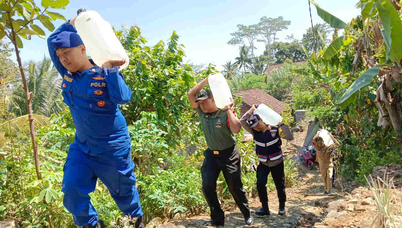 Jelang Puncak Musim Kemarau, Suplai Air Bersih Warga di Titik Krusial