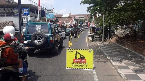 Jalan Brosem Kota Batu Dilebarkan, Pengendara Wajib ini