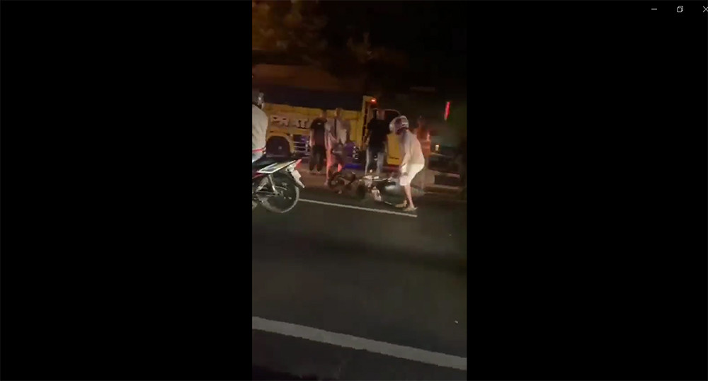 Viral, Bus Pindah Jalur Pengendara Motor Dipaksa Minggir di Jalur Pantura Lamongan