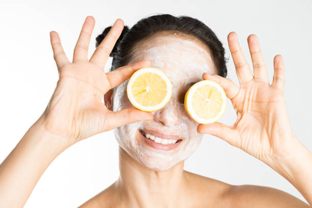 Masker Alami Putih Telur dan Lemon, Benarkah Bisa Mengencangkan Kulit Wajah?!