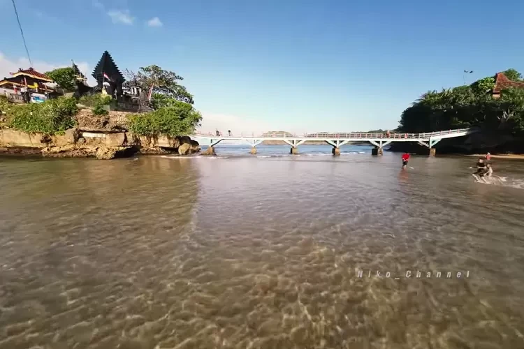 Destinasi Wisata Pantai Balekambang Malang, Tawarkan Pesona Keindahan Ala Tanah Lot Bali