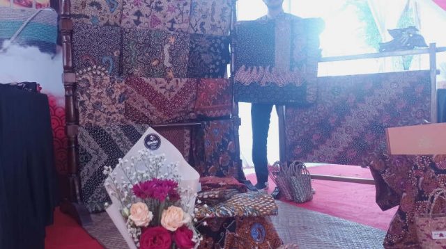 Batik 3 Gaya, Eksplorasi Candi Tegowangi dan Surowono Kabupaten Kediri Disukai Dubes Singapura dan Malaysia
