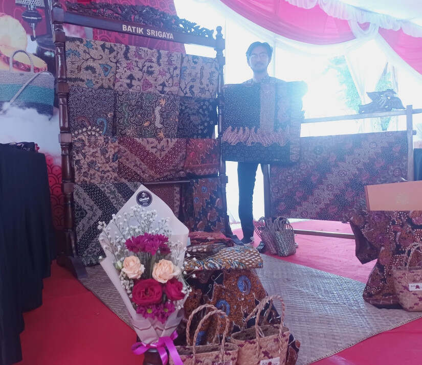 Batik 3 Gaya, Eksplorasi Candi Tegowangi dan Surowono Kabupaten Kediri Disukai Dubes Singapura dan Malaysia