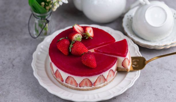 Hanya 9 Langkah! Ini Resep Puding Strawberry yang Nikmat dan Wajib Kalian Recook di Rumah