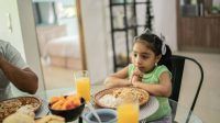 Jangan Asal Makan! Inilah Bacaan Doa Sebelum dan Sesudah Makan yang Dilengkapi dengan Latin dan Terjemahan