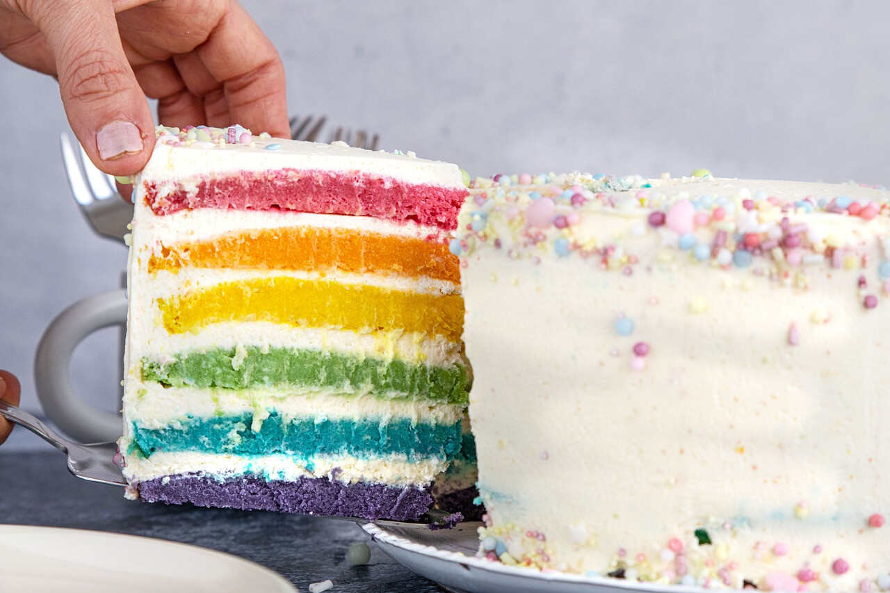 Cara Membuat Rainbow Cake yang Cantik dan Lembut, Begini Resepnya