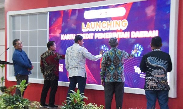 Wali Kota Kediri Luncurkan Kartu Kredit Pemerintah Daerah dan QRIS Retribusi