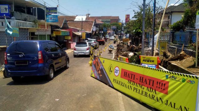 Proyek Pelebaran Jalan Brosem Kota Batu Masuk Tahap Pemasangan Box Culvert