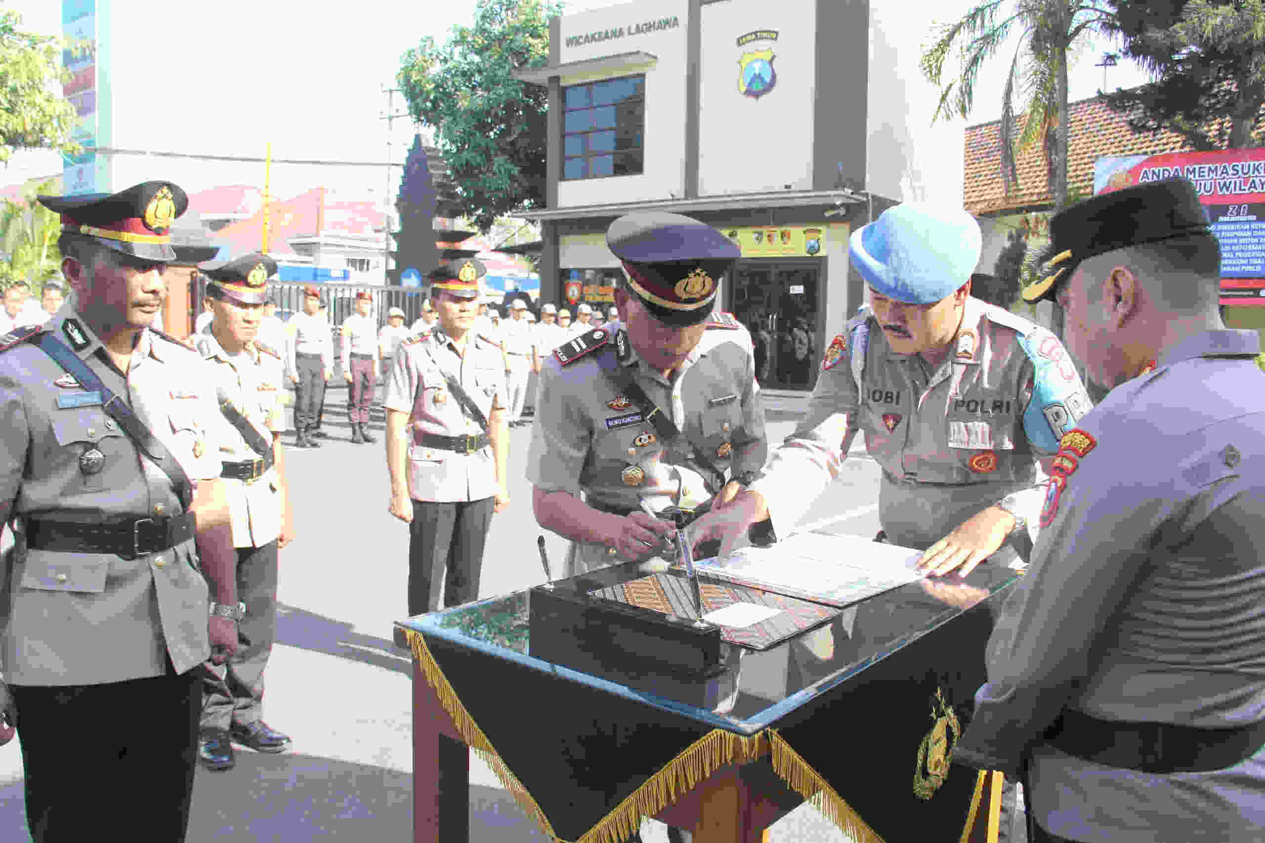 Kasat Resnarkoba Kota dan Kapolsek Tarokan Kediri Bergeser