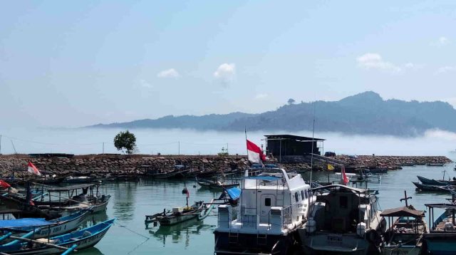 Kabut Tebal Selimuti Pesisir Selatan, Jarak Pandang Minim, Nelayan Tak Berani Melaut